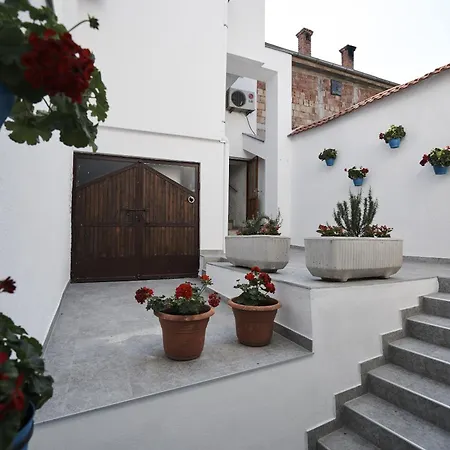 Pansion Rose 3* موستار