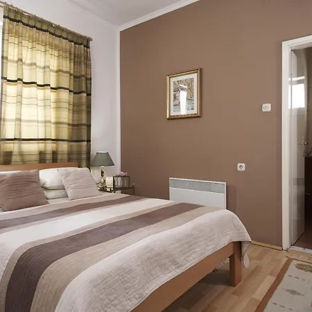 Gostinjska kuća Pansion Rose 3*